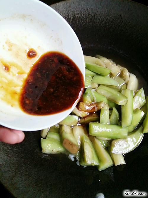 【酱香油焖茄子】