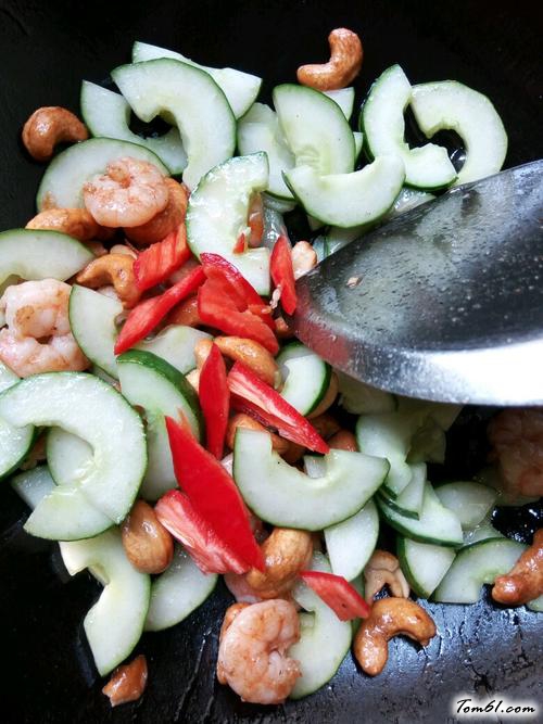 【黄瓜腰果炒虾仁】