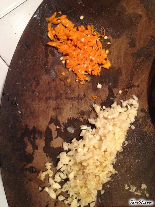 【芹菜香干炒肉！】