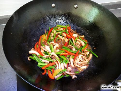 【蒜苔炒鱿鱼】