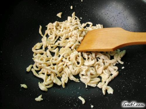 【松子双椒鸡丝】