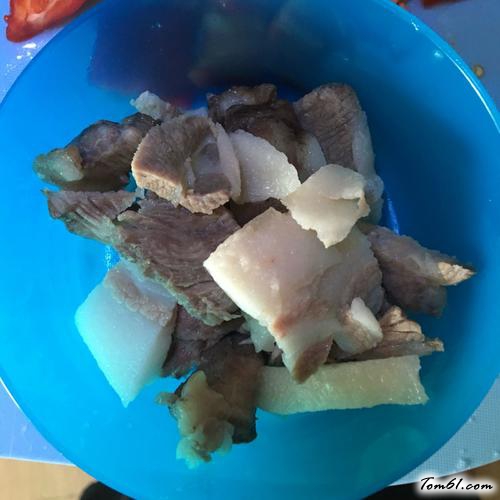 【杏鲍菇炒肉】