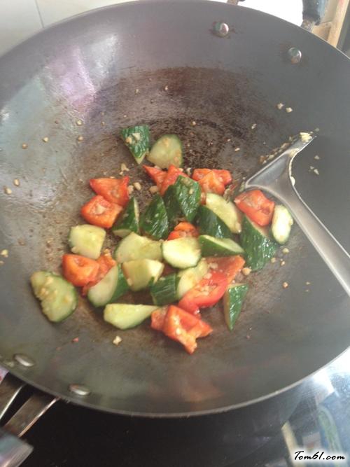 【酸甜菠萝排骨】