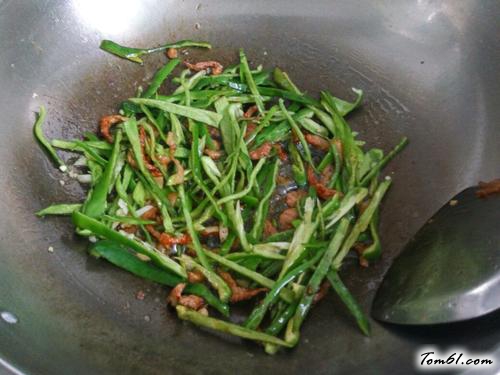 【辣椒豆干炒肉】