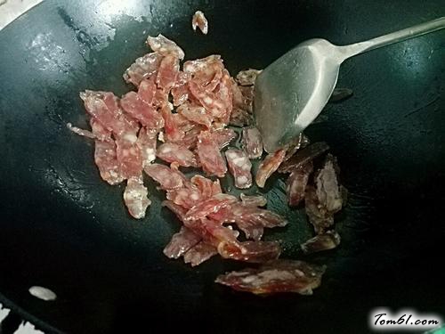 【蒜心炒腊肠】
