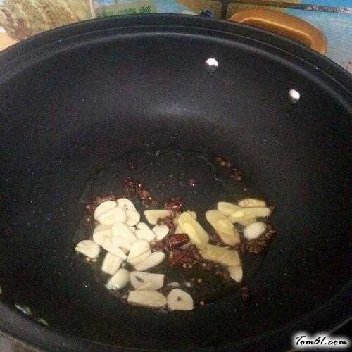 【干锅香辣排骨】