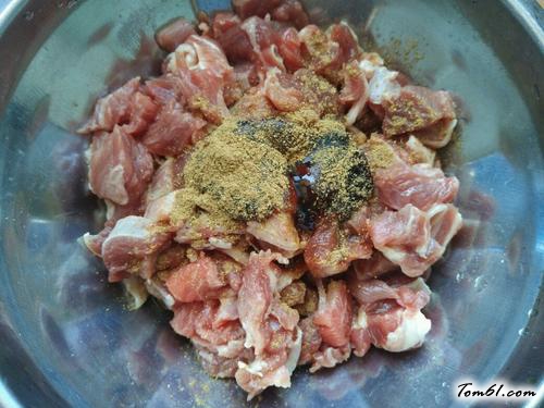 【孜然牙签羊肉】