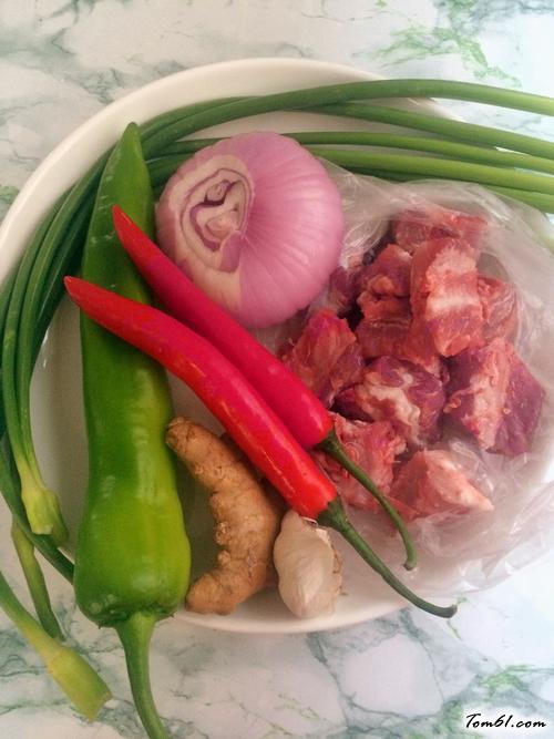 【干锅香辣排骨】