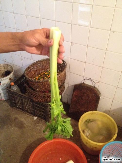 【芹菜香干炒肉！】