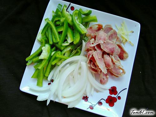 【青椒炒腊肠】
