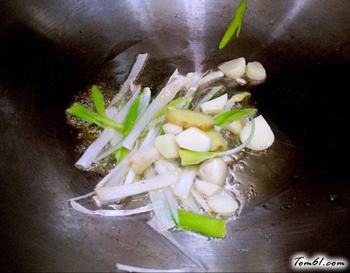 【红腐乳烧排骨】