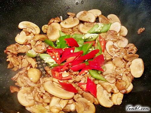 【肉片双椒烧口蘑】