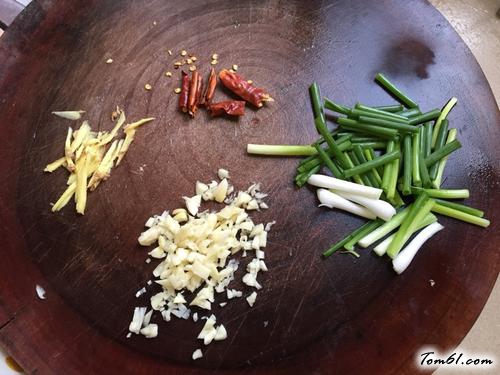 【姜葱炒蟹】