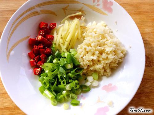 【肉末浇汁娃娃菜】