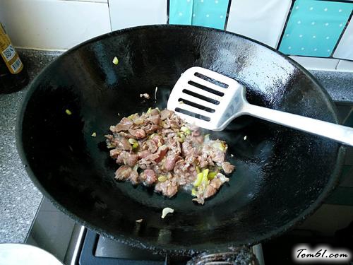 【肉丝炒蒜黄】