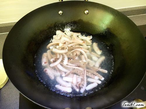 【蒜苔炒鱿鱼】