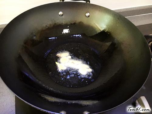 【蒜苔炒鱿鱼】