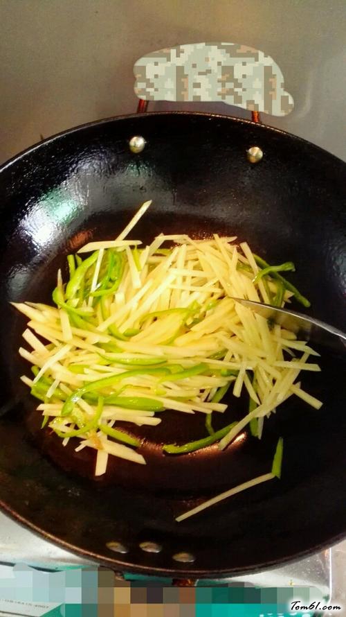 【土豆炒青椒】