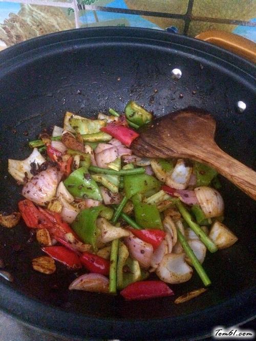 【干锅香辣排骨】