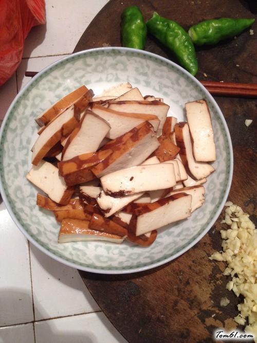 【芹菜香干炒肉！】