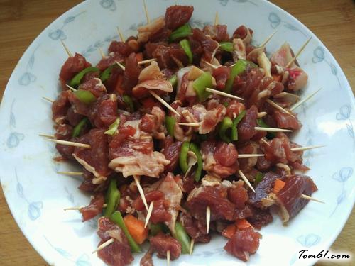 【孜然牙签羊肉】