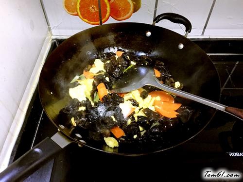 【黑木耳炒鸡蛋】