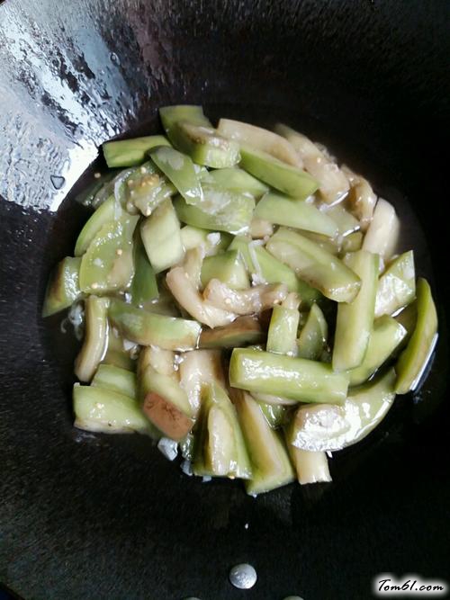 【酱香油焖茄子】