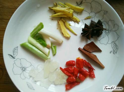 【梅干菜红烧肉】