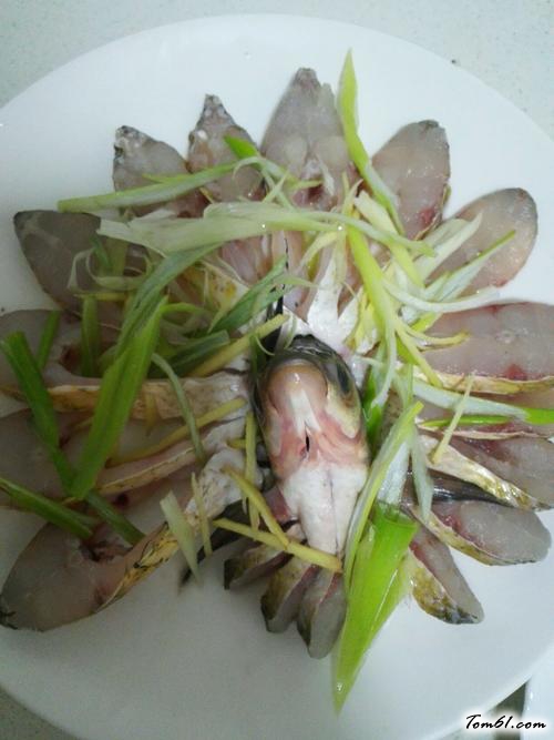 【清蒸孔雀开屏鱼】