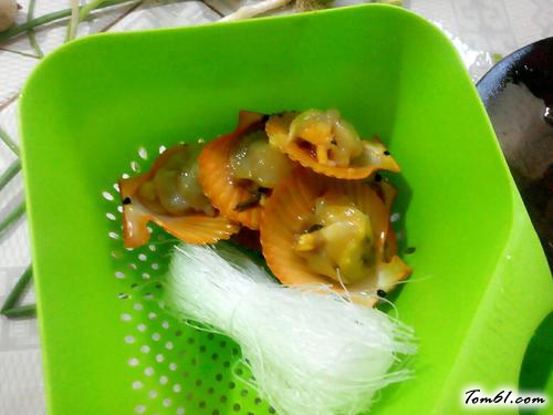 【蒜蓉扇贝蒸粉丝】