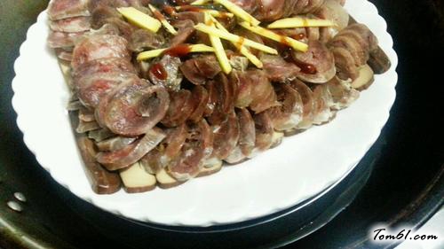 【鸡蛋干蒸腊肠】