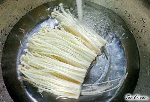 【剁椒蒸金针菇】