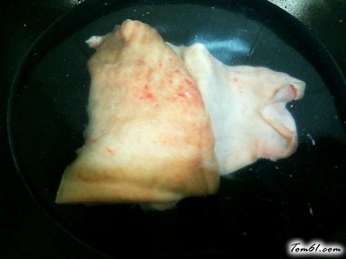 【大蒜辣椒蒸猪皮】