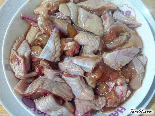 【金针菇蒸鸡翅】