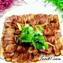 鸡蛋干蒸腊肠的做法
