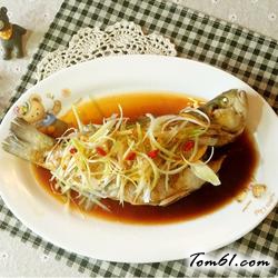 柠香清蒸鲈鱼的做法