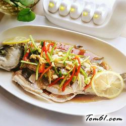 柠檬鲈鱼（泰式清蒸）的做法