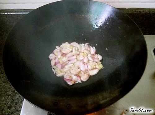 【红葱头蒸鸡】