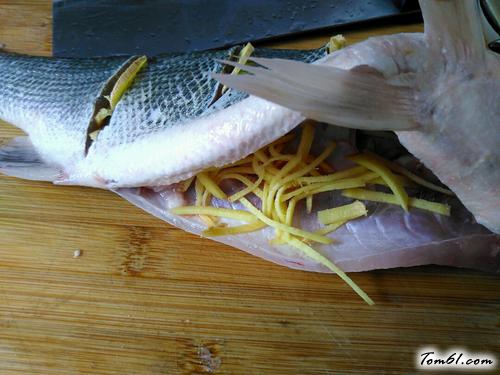 【柠檬鲈鱼（泰式清蒸）】