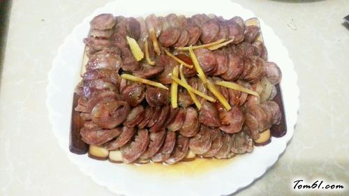 【鸡蛋干蒸腊肠】