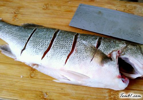 【柠檬鲈鱼（泰式清蒸）】