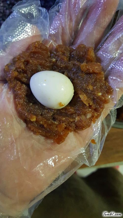 【鹌鹑蛋糯米肉丸】