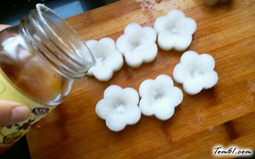 【花样白萝卜蜂蜜盅】