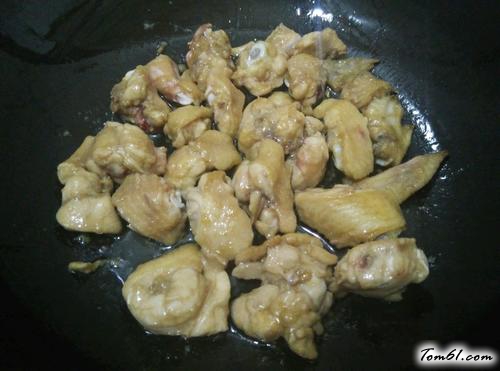 【金针菇蒸鸡翅】