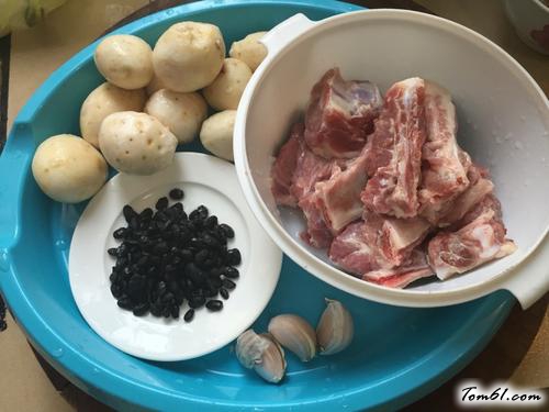 【芋头蒸排骨】