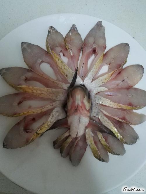 【清蒸孔雀开屏鱼】