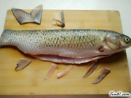 【清蒸孔雀开屏鱼】