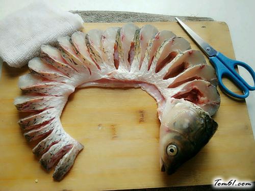 【清蒸孔雀开屏鱼】