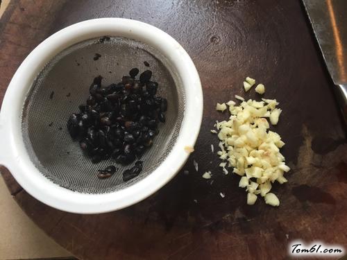 【芋头蒸排骨】