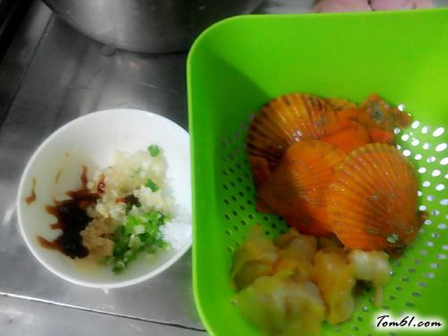 【蒜蓉扇贝蒸粉丝】